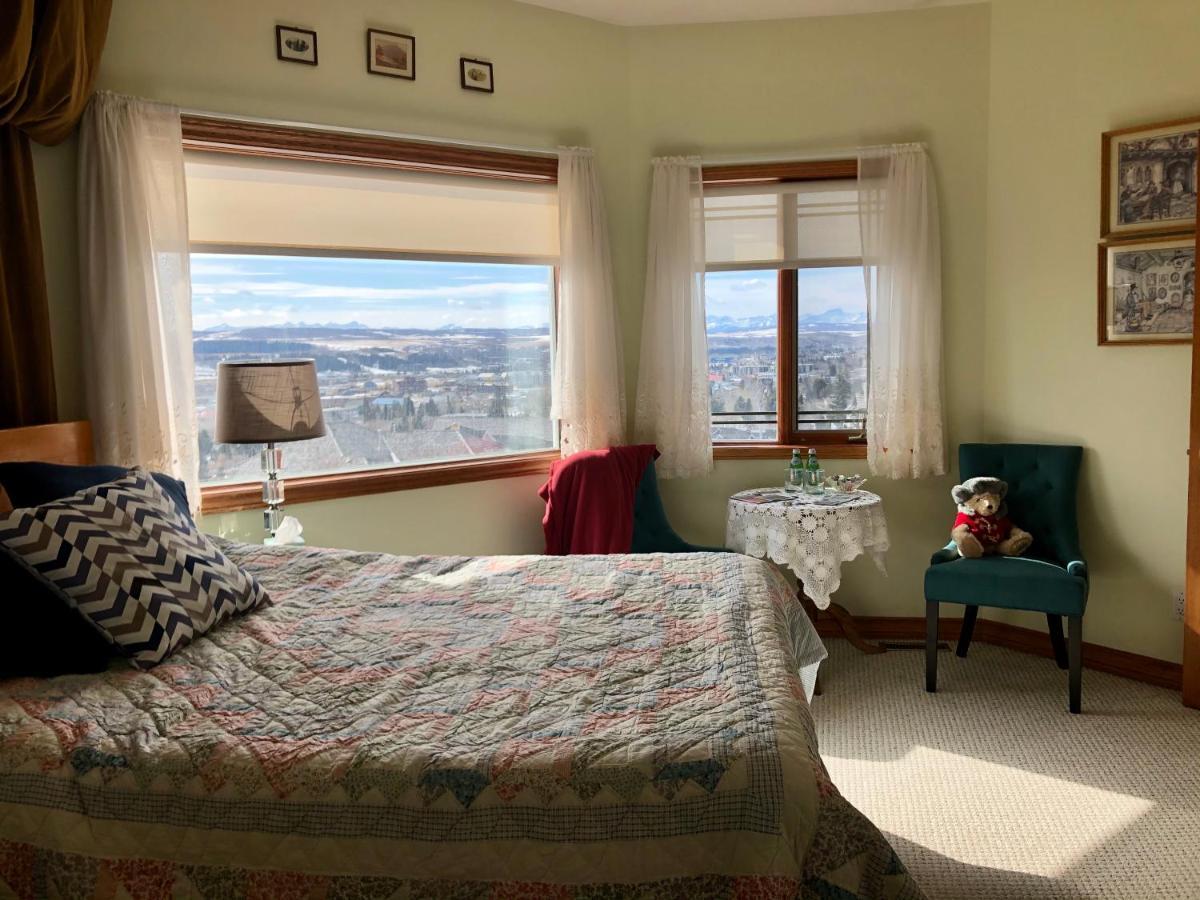 Rocky Mountain View Bed & Breakfast Cochrane Bagian luar foto