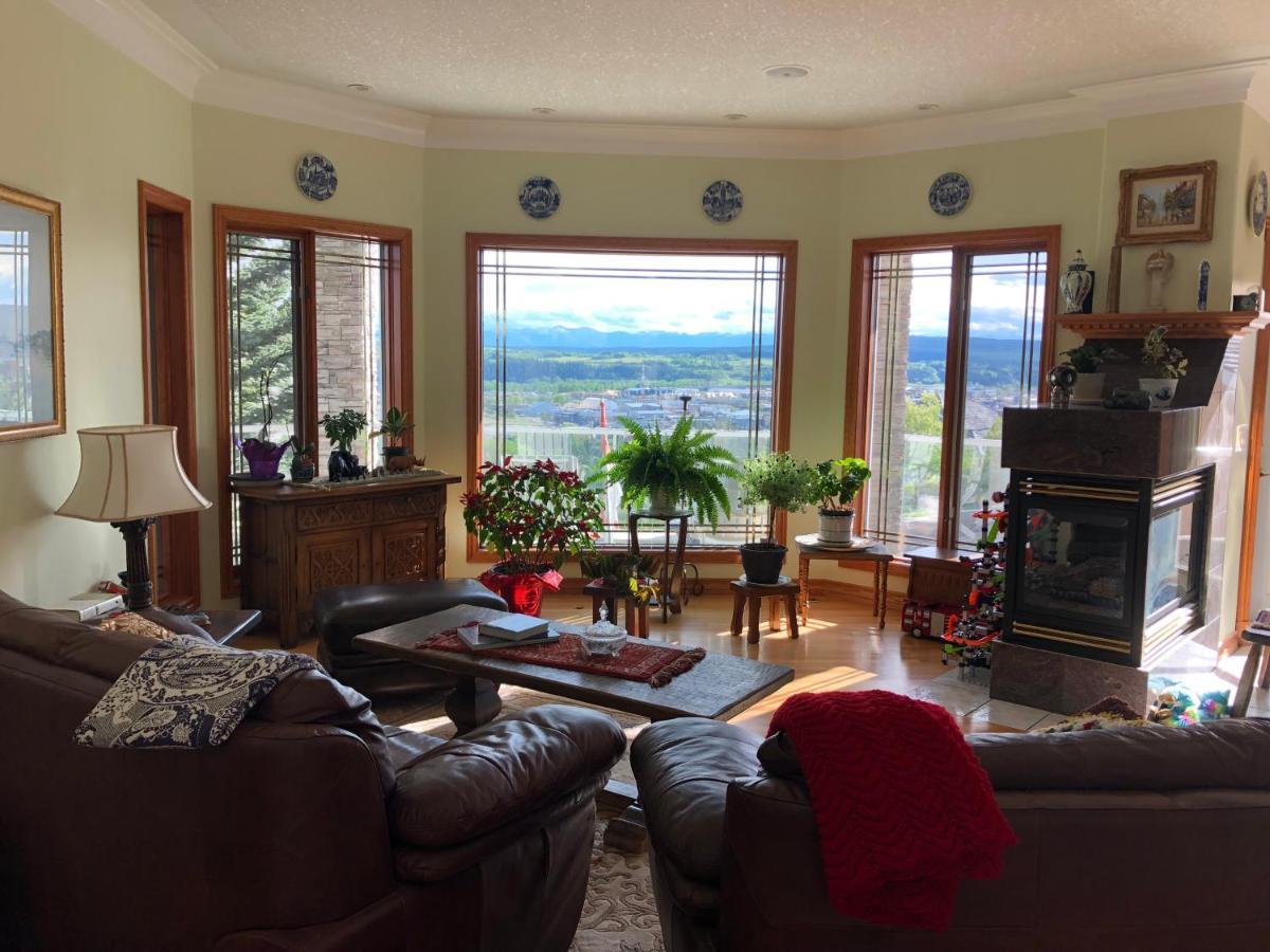 Rocky Mountain View Bed & Breakfast Cochrane Bagian luar foto