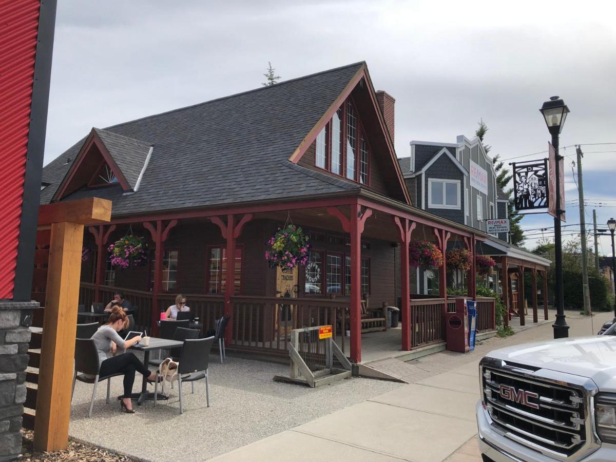 Rocky Mountain View Bed & Breakfast Cochrane Bagian luar foto