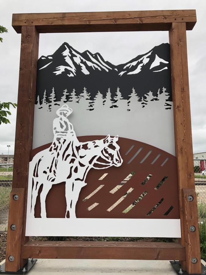 Rocky Mountain View Bed & Breakfast Cochrane Bagian luar foto