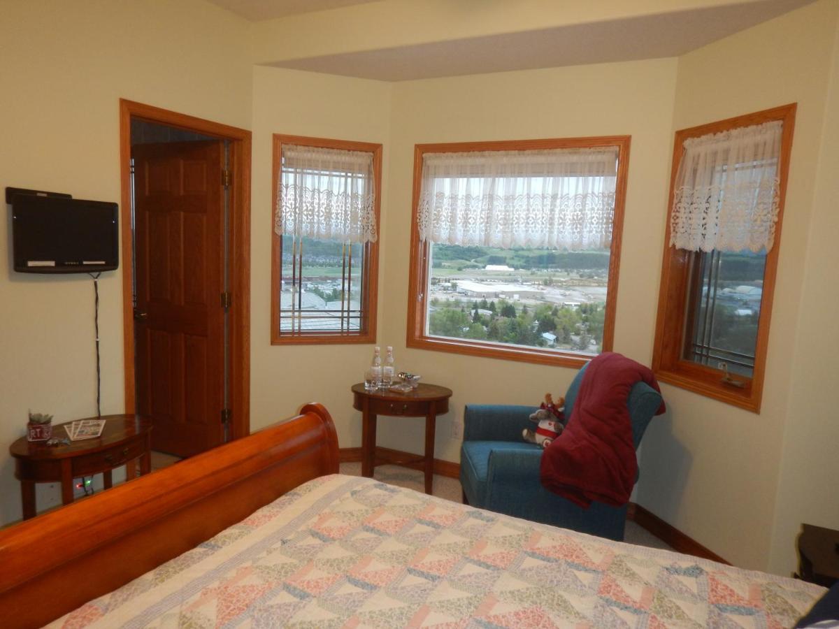 Rocky Mountain View Bed & Breakfast Cochrane Bagian luar foto