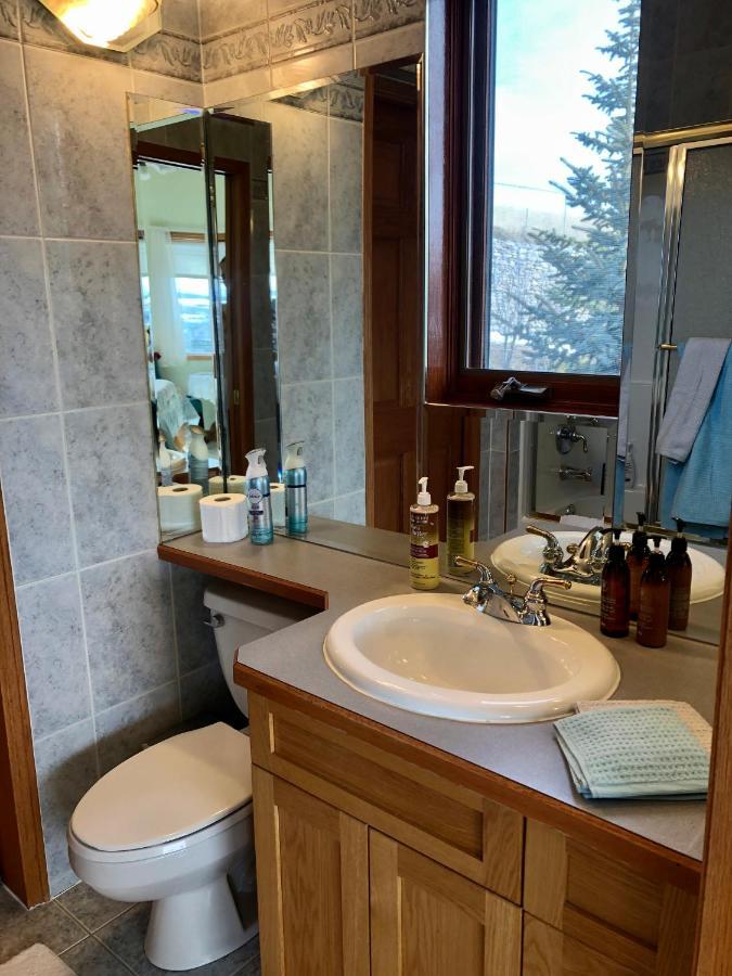 Rocky Mountain View Bed & Breakfast Cochrane Bagian luar foto