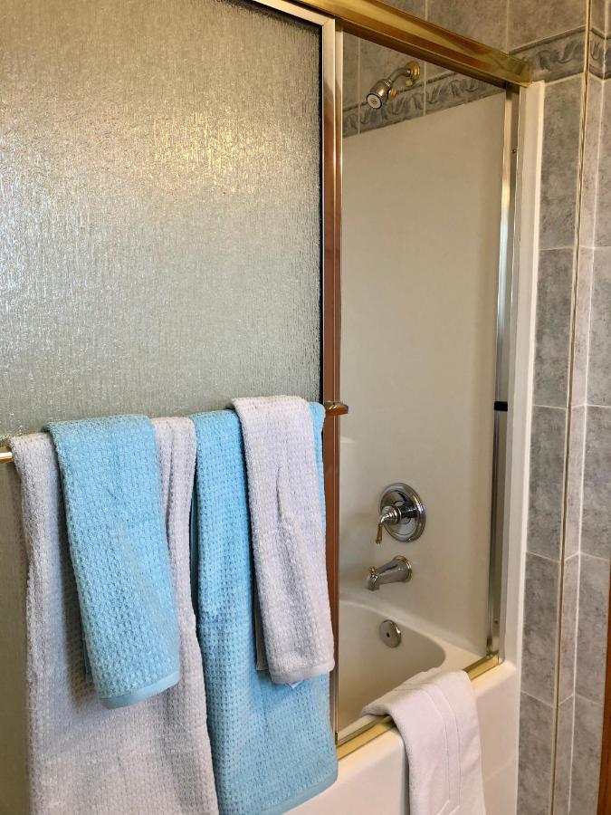 Rocky Mountain View Bed & Breakfast Cochrane Bagian luar foto